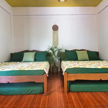 Casa Luntian Lodge And Cafe Puerto Galera Exterior photo