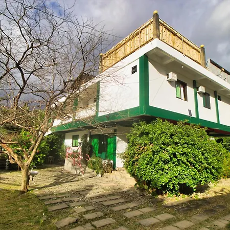 Casa Luntian Lodge And Cafe Puerto Galera Exterior photo